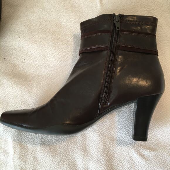 A2 by Aerosoles  square toe brown size 9 brown heel side zip ankle boots - Picture 8 of 10